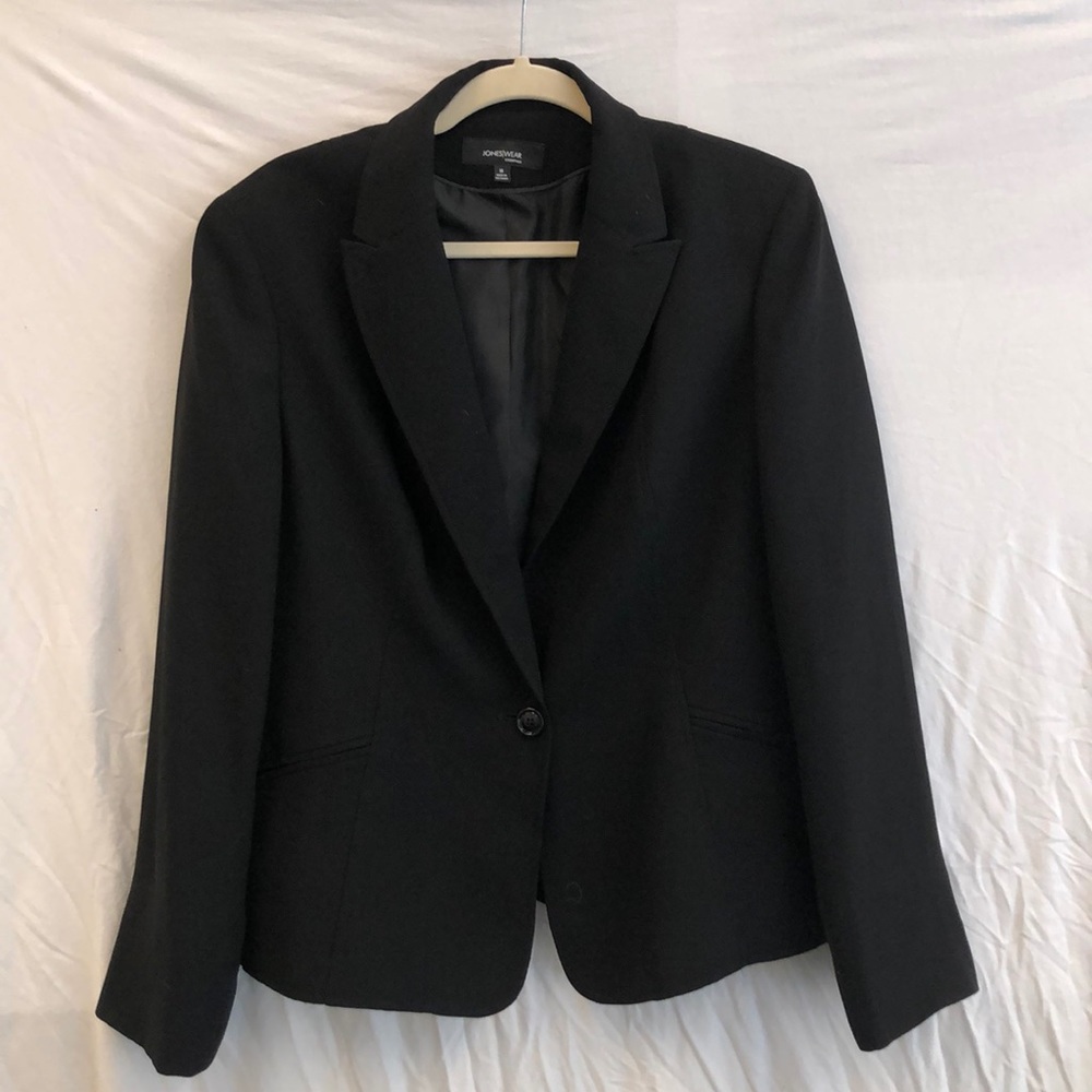 Jones Wear women’s black blazer